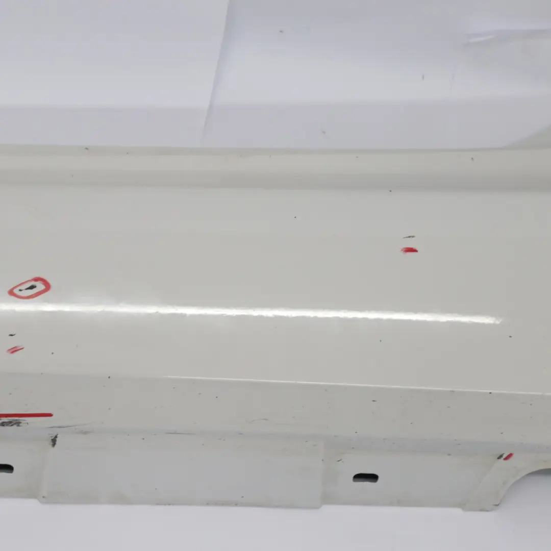 Seitenschweller M Sport Schwellerabdeckung links Alpinweiss - 300 für BMW E92 E93 mit Teilenummer 0036123 BMW E92 E93 Seitenschweller M Sport Schwellerabdeckung links Alpinweiss - 300 - SKU 0036123-AW2 - Teilenummer 0036123