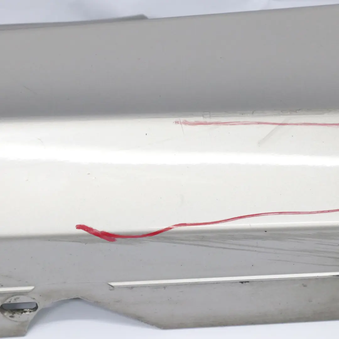 Faldón lateral Sill Strip Izquierda E88 Kaschmirsilber Plata - A72 para BMW E81 E82 con número de pieza 0036143 BMW E81 E82 Faldón lateral Sill Strip Izquierda E88 Kaschmirsilber Plata - A72 - SKU 0036143-KAS2 - Número de pieza 0036143