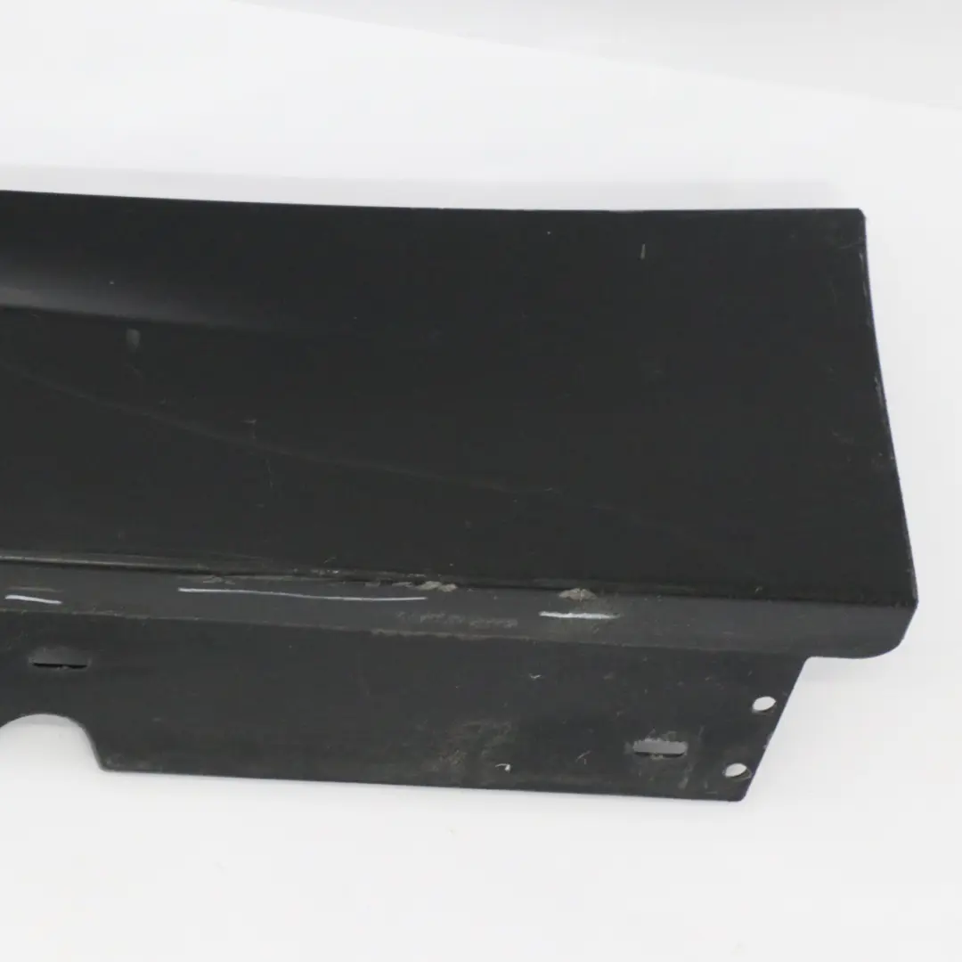 Striscia davanzale Gonna laterale sinistra Black Sapphire - 475 per BMW E90 E91 LCI con numero di parte 0037059 BMW E90 E91 LCI Striscia davanzale Gonna laterale sinistra Black Sapphire - 475 - SKU 0037059-BS - Numero di parte 0037059