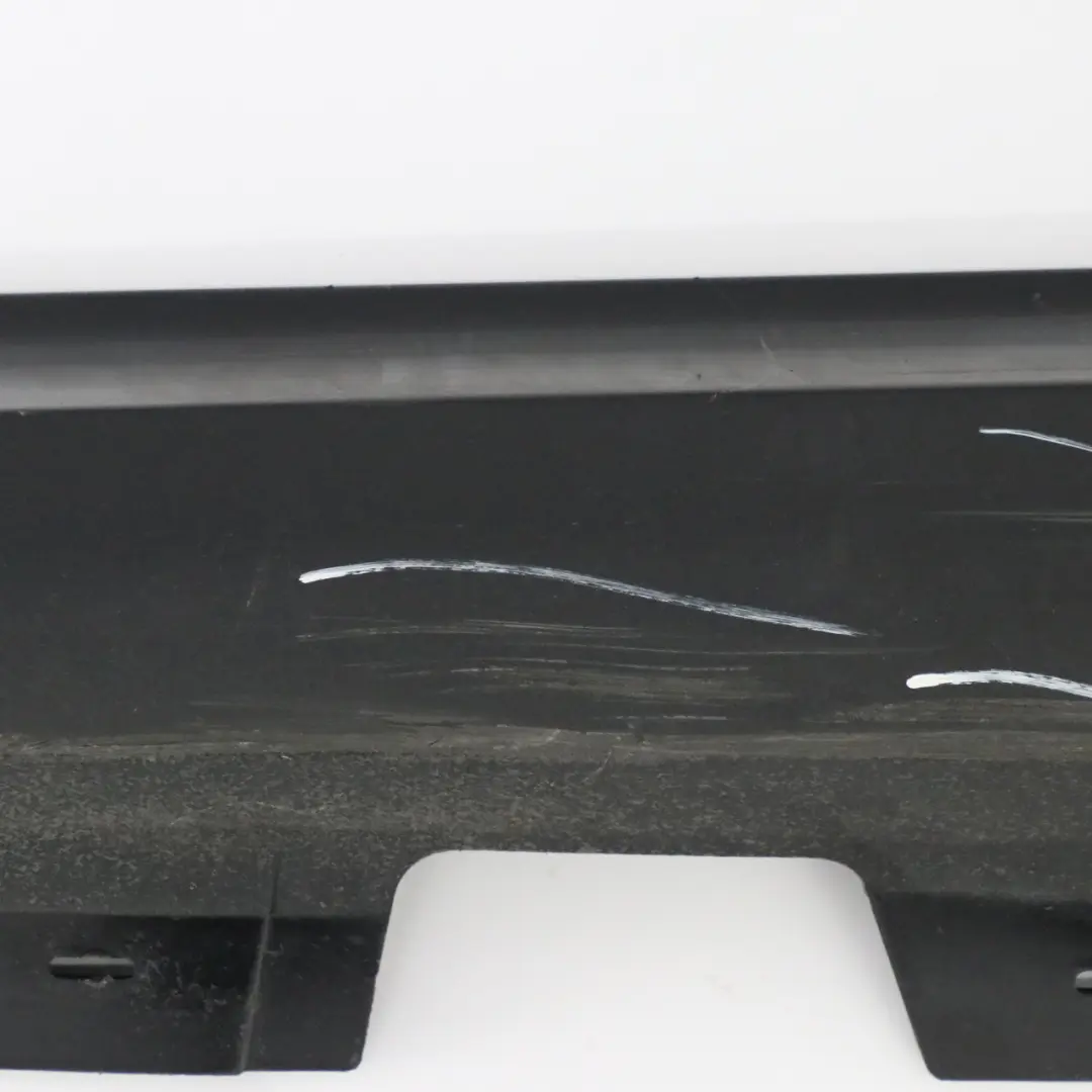 Striscia davanzale Gonna laterale sinistra Black Sapphire - 475 per BMW E90 E91 LCI con numero di parte 0037059 BMW E90 E91 LCI Striscia davanzale Gonna laterale sinistra Black Sapphire - 475 - SKU 0037059-BS - Numero di parte 0037059