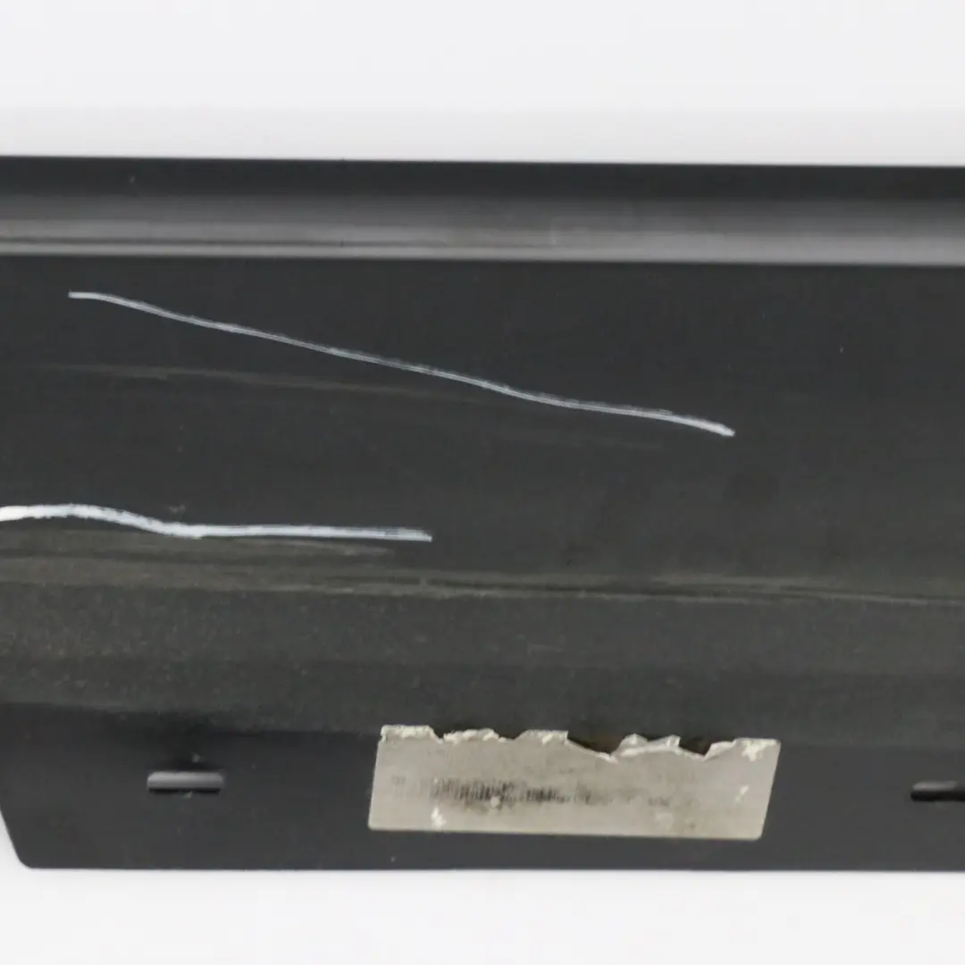 Striscia davanzale Gonna laterale sinistra Black Sapphire - 475 per BMW E90 E91 LCI con numero di parte 0037059 BMW E90 E91 LCI Striscia davanzale Gonna laterale sinistra Black Sapphire - 475 - SKU 0037059-BS - Numero di parte 0037059