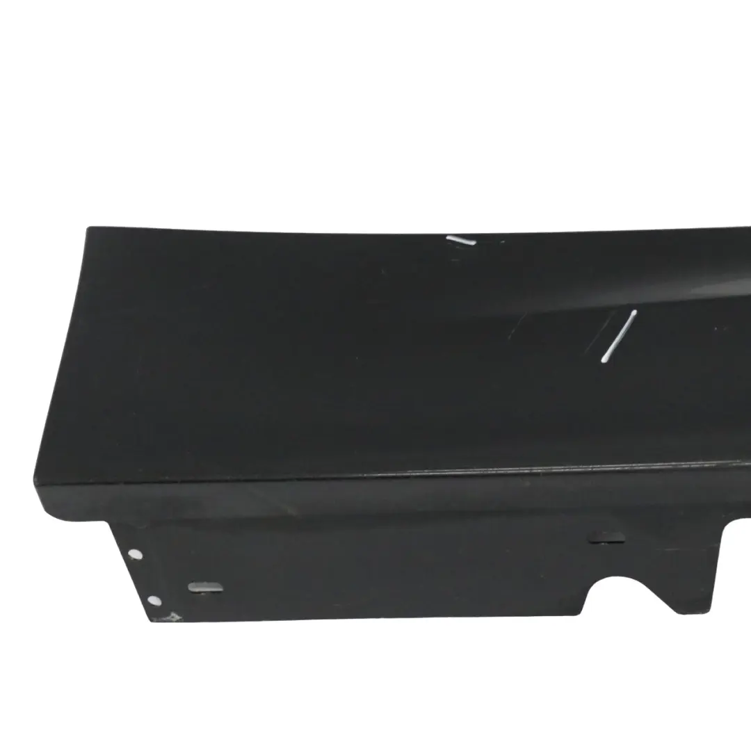 Striscia davanzale Gonna destra Black Sapphire Metallic - 475 per BMW E90 E91 LCI con numero di parte 0037060 BMW E90 E91 LCI Striscia davanzale Gonna destra Black Sapphire Metallic - 475 - SKU 0037060-BS1 - Numero di parte 0037060