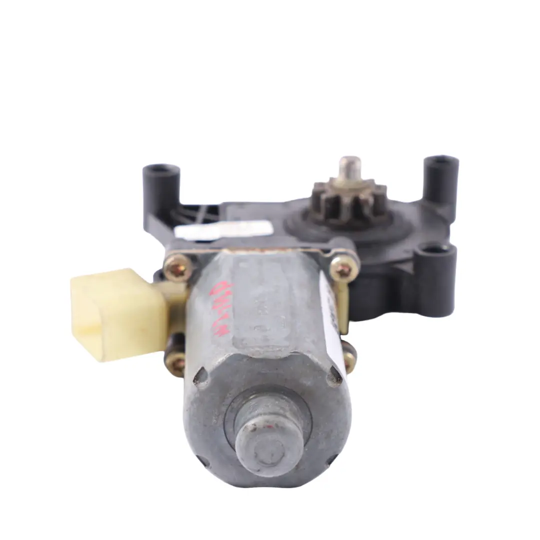 Silnik Podnośnika Szyby Przód Lewy do Mercedes W210 o numerze 0130821708 Mercedes W210 Silnik Podnośnika Szyby Przód Lewy - SKU 0130821708 - Numer Części 0130821708