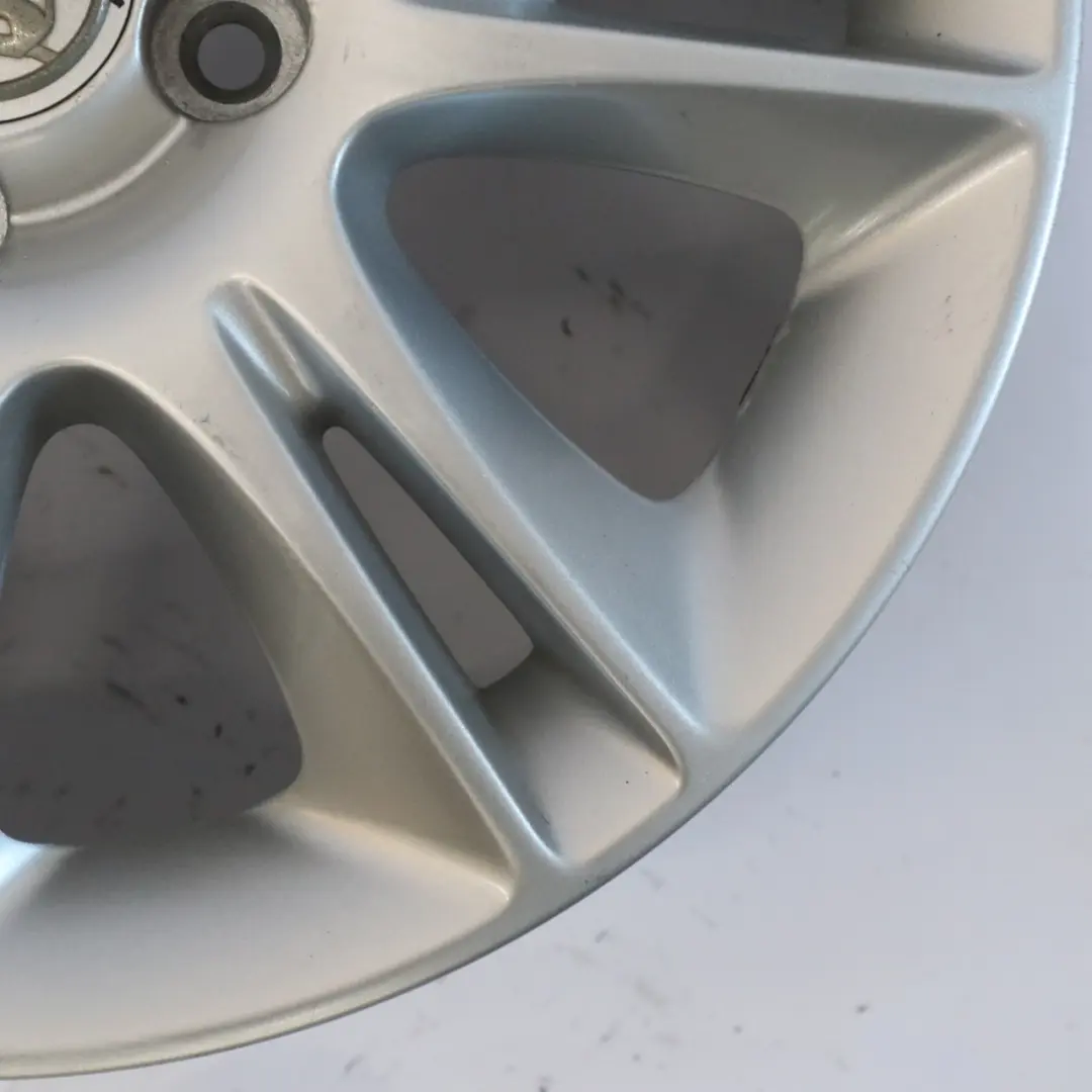 Cerchio in lega 0P033 16" 6J ET:40 K2 per Opel Corsa D Silver con numero di parte 0P033 K2 Opel Corsa D Silver Cerchio in lega 0P033 16" 6J ET:40 K2 - SKU 0P033 K2-1 - Numero di parte 0P033 K2