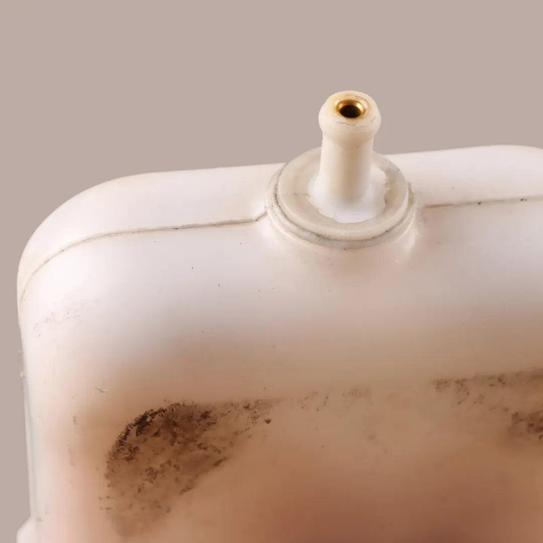 Expansion Tank LEYLAND DAF 85CF Water Coolant Overflow Reservoir to with Part number 1252071 Expansion Tank LEYLAND DAF 85CF Water Coolant Overflow Reservoir - SKU 1252071 - Part number 1252071