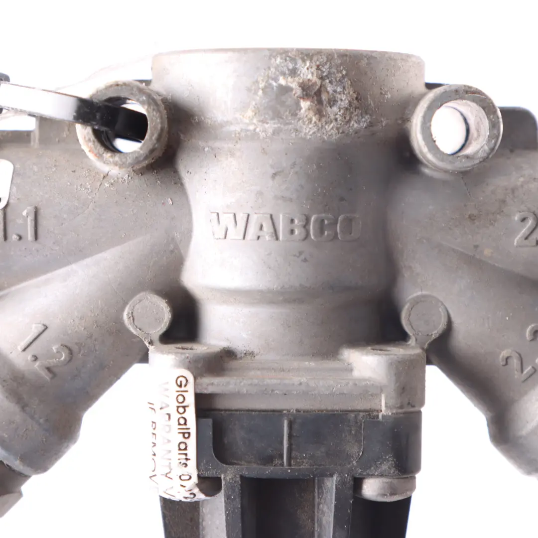 85CF Vanne Contrôle Pression Air Capteur Limiteur Wabco pour DAF à propos du numéro de pièce 1305138 DAF 85CF Vanne Contrôle Pression Air Capteur Limiteur Wabco - SKU 1305138 - Numéro de pièce 1305138