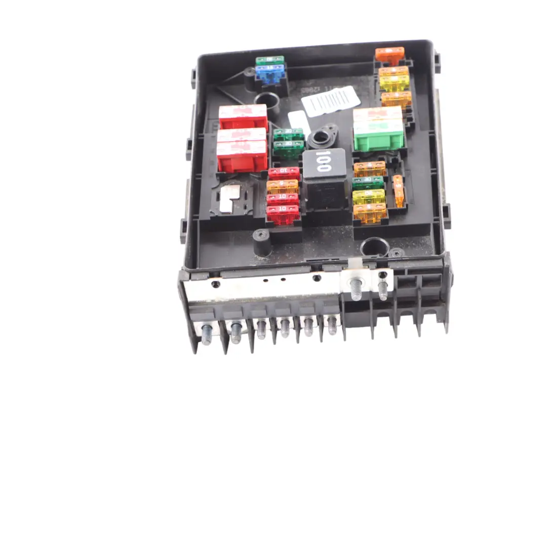 Caja de fusibles del motor para Audi A3 8P con número de pieza 1K0937125D Audi A3 8P Caja de fusibles del motor - SKU 1K0937125D - Número de pieza 1K0937125D