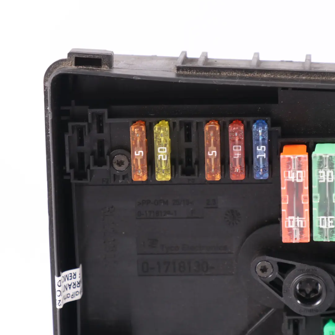 Boîte fusibles contrôle Distribution d'énergie pour Volkswagen Caddy Maxi à propos du numéro de pièce 1KO937125D Volkswagen Caddy Maxi Boîte fusibles contrôle Distribution d'énergie - SKU 1KO937125D - Numéro de pièce 1KO937125D