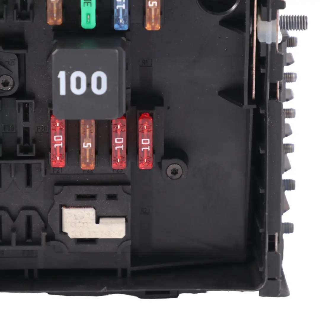 Boîte fusibles contrôle Distribution d'énergie pour Volkswagen Caddy Maxi à propos du numéro de pièce 1KO937125D Volkswagen Caddy Maxi Boîte fusibles contrôle Distribution d'énergie - SKU 1KO937125D - Numéro de pièce 1KO937125D