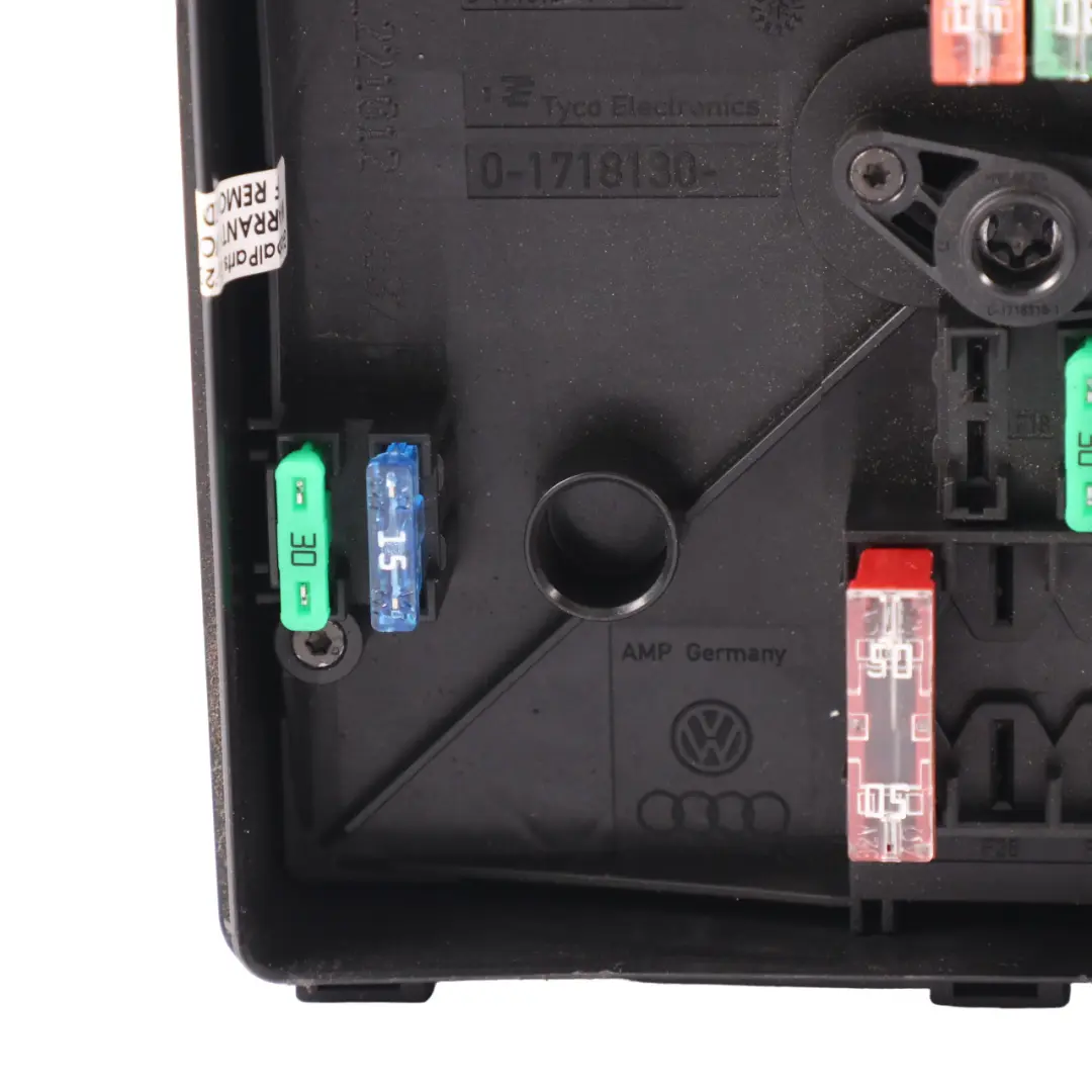 Fuse Box Control Unit Power Distribution to VW Volkswagen Caddy Maxi with Part number 1KO937125D VW Volkswagen Caddy Maxi Fuse Box Control Unit Power Distribution - SKU 1KO937125D - Part number 1KO937125D