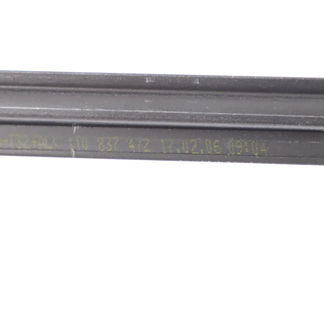 Window Seal Volkswagen VW Touran 1T Door Front Right O/S Gasket Strip to with Part number 1T0837472B Window Seal Volkswagen VW Touran 1T Door Front Right O/S Gasket Strip - SKU 1T0837472B - Part number 1T0837472B