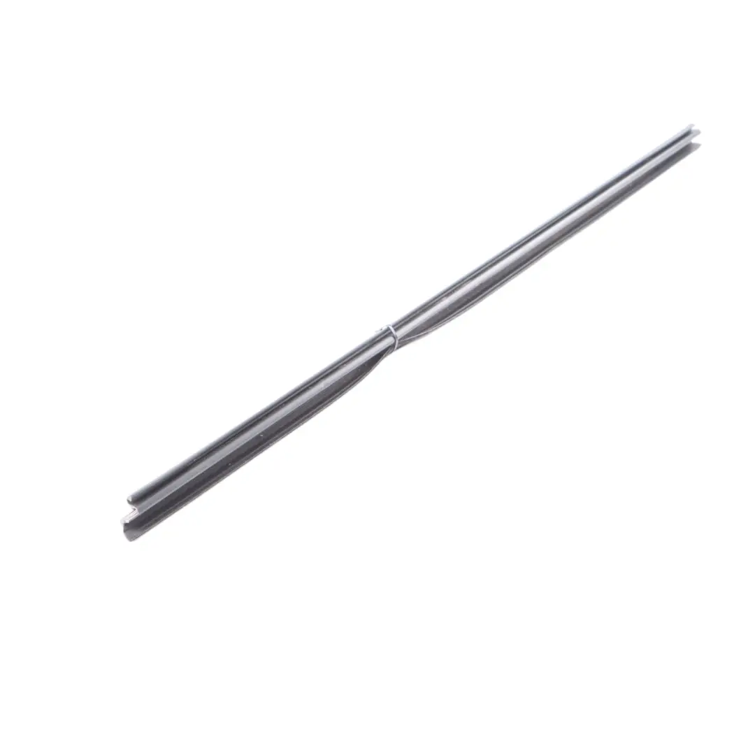 Window Seal Volkswagen VW Touran 1T Door Front Right O/S Gasket Strip to with Part number 1T0837472B Window Seal Volkswagen VW Touran 1T Door Front Right O/S Gasket Strip - SKU 1T0837472B - Part number 1T0837472B