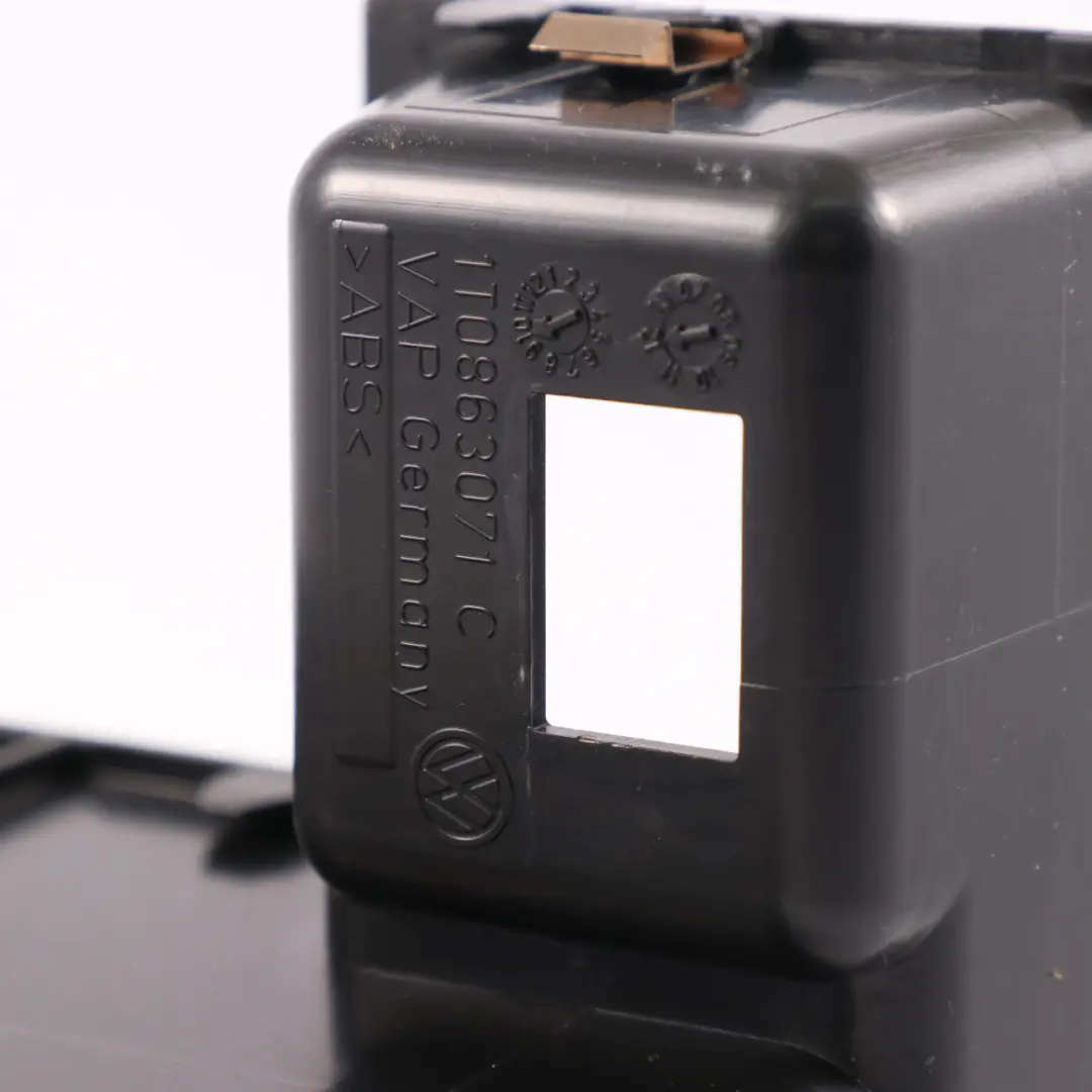 Mittel Konsole Ablagefach Arm Lehne Tablett für Volkswagen Caddy Maxi mit Teilenummer 1T0863071C Volkswagen Caddy Maxi Mittel Konsole Ablagefach Arm Lehne Tablett - SKU 1T0863071C - Teilenummer 1T0863071C