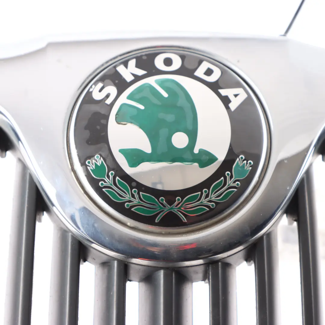 Skoda Octavia II Centre Upper Front Grille Radiator Panel - SKU 1Z0853668 - Part number 1Z0853668