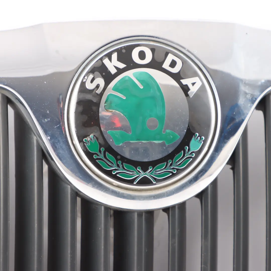 Skoda Octavia II Centre Upper Front Grille Radiator Panel - SKU 1Z0853668 - Part number 1Z0853668