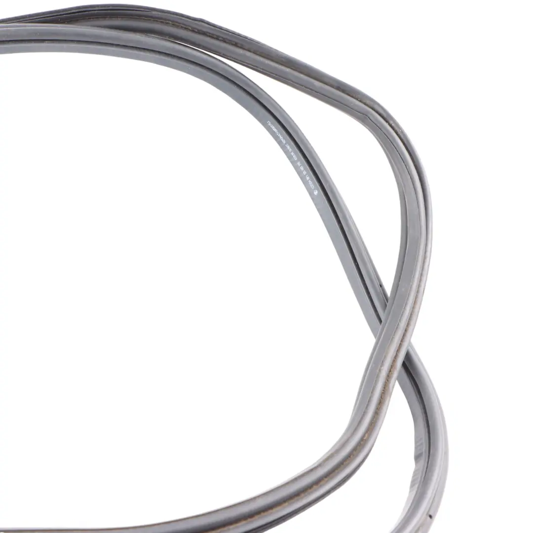 Joint caoutchouc coffre Porte arrière Bagages pour Skoda Octavia II à propos du numéro de pièce 1Z5827705A Skoda Octavia II Joint caoutchouc coffre Porte arrière Bagages - SKU 1Z5827705A - Numéro de pièce 1Z5827705A