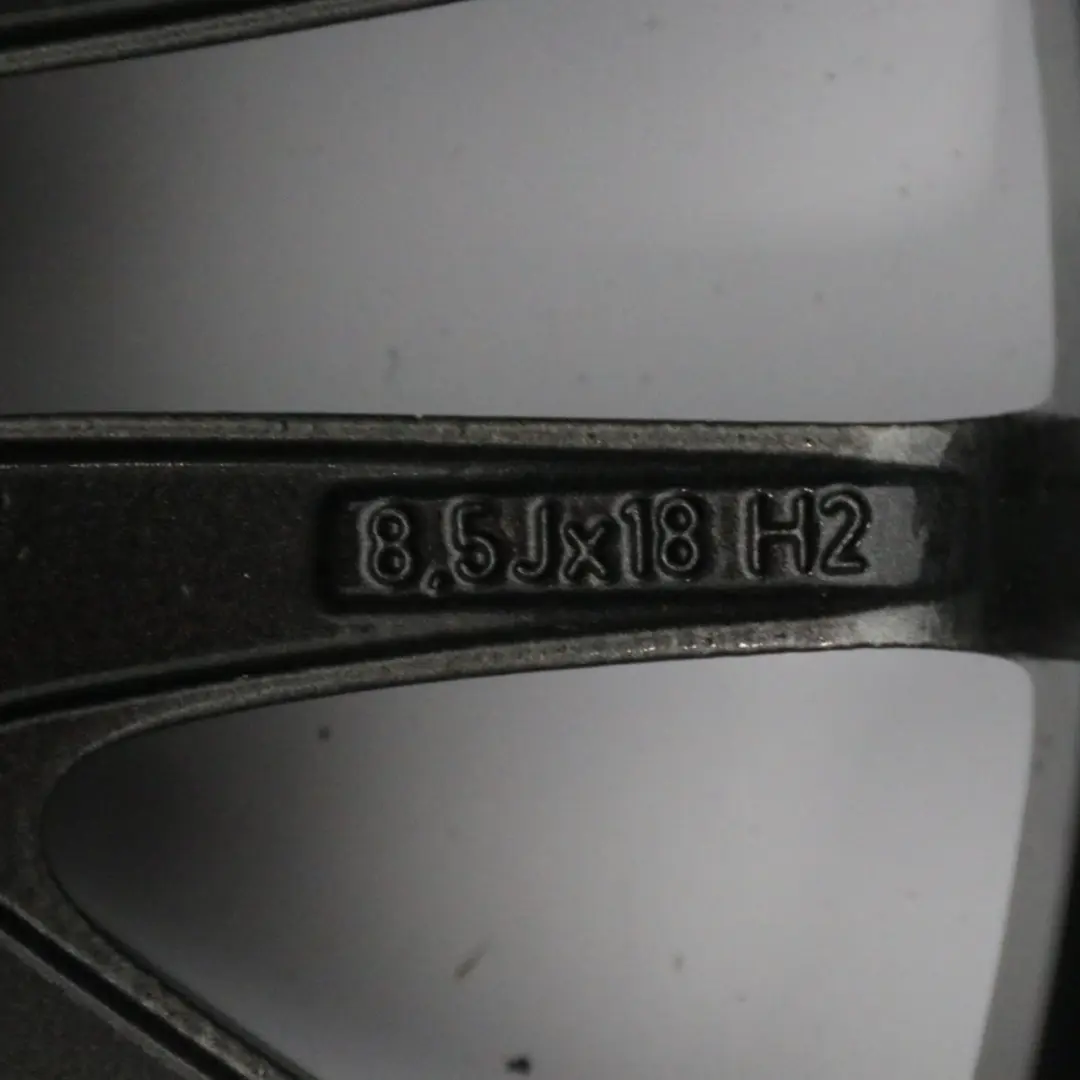 Roue arrière grise Jante en alliage V spoke 72 18" 8,5J ET:50 pour BMW E46 à propos du numéro de pièce 2229155 BMW E46 Roue arrière grise Jante en alliage V spoke 72 18" 8,5J ET:50 - SKU 2229155-4 - Numéro de pièce 2229155