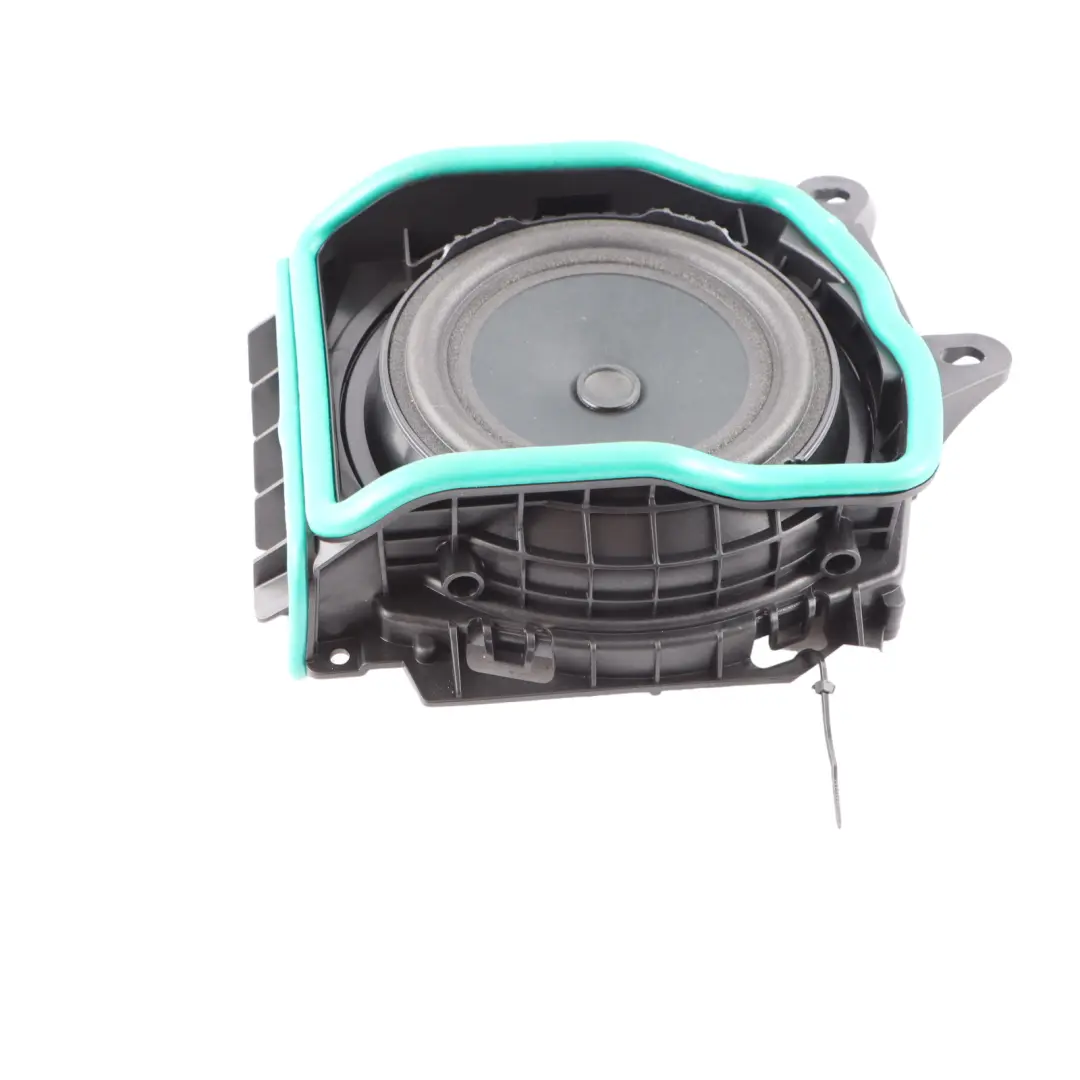 Subwoofer Altoparlante Bassi Toni Bassi Sinistro per BMW G20 G21 con numero di parte 2622565 BMW G20 G21 Subwoofer Altoparlante Bassi Toni Bassi Sinistro - SKU 2622565 - Numero di parte 2622565