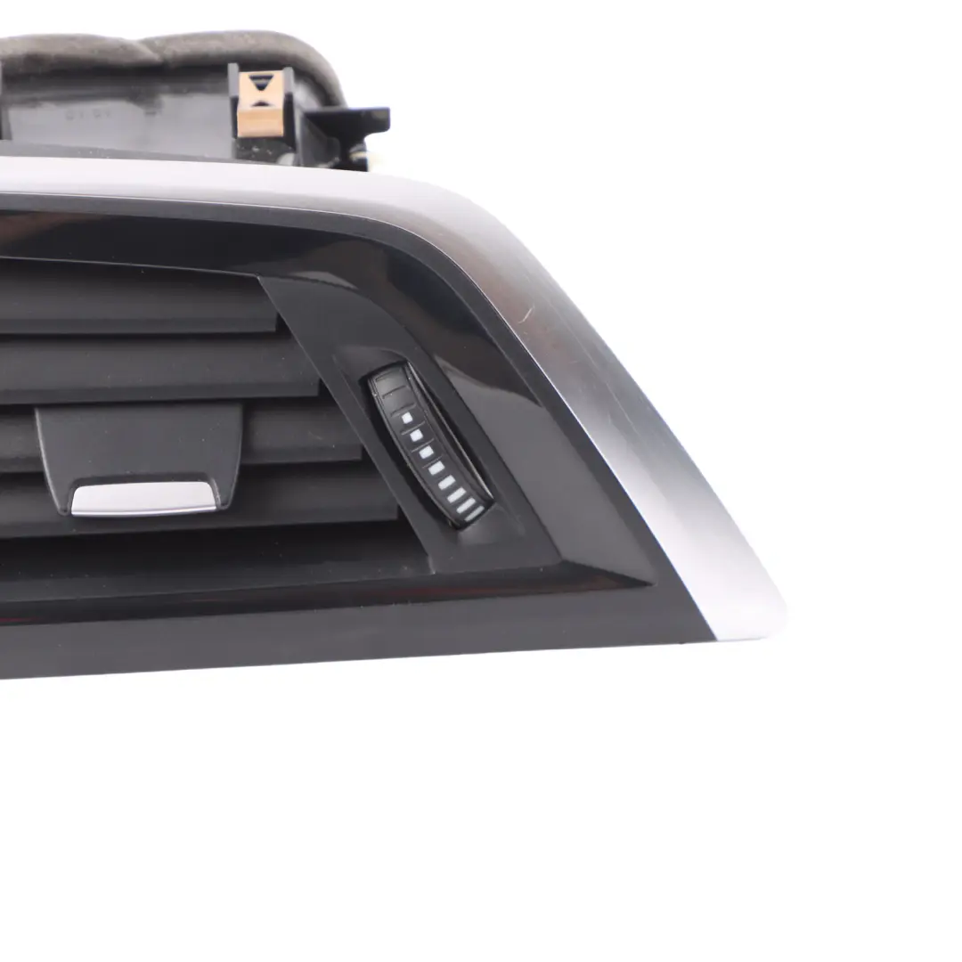 Buse d'aération avant du tableau de bord gauche pour BMW F20 F22 à propos du numéro de pièce 2636103 BMW F20 F22 Buse d'aération avant du tableau de bord gauche - SKU 2636103 - Numéro de pièce 2636103