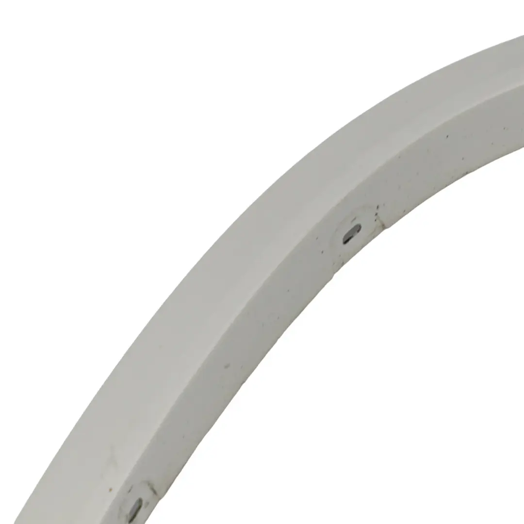 BMW X1 E84 Enjoliveur de passage de roue Aile Avant Gauche Mineral White - A96 - SKU 2990165-MW - Numéro de pièce 2990165