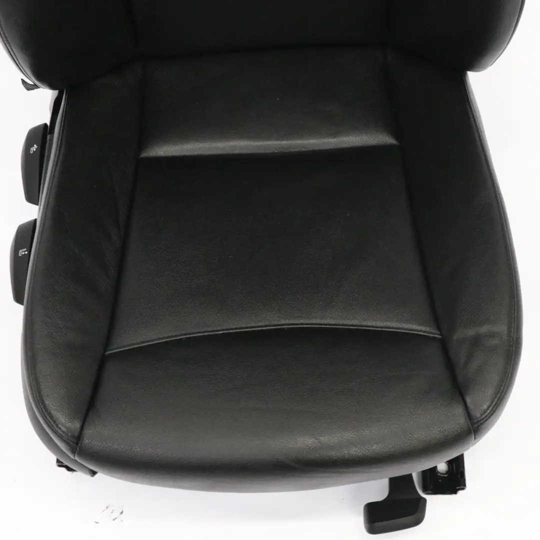 Siège avant droit chauffant Intérieur cuir noir Nevada pour BMW E84 à propos du numéro de pièce 2992620 BMW E84 Siège avant droit chauffant Intérieur cuir noir Nevada - SKU 2992620-2 - Numéro de pièce 2992620