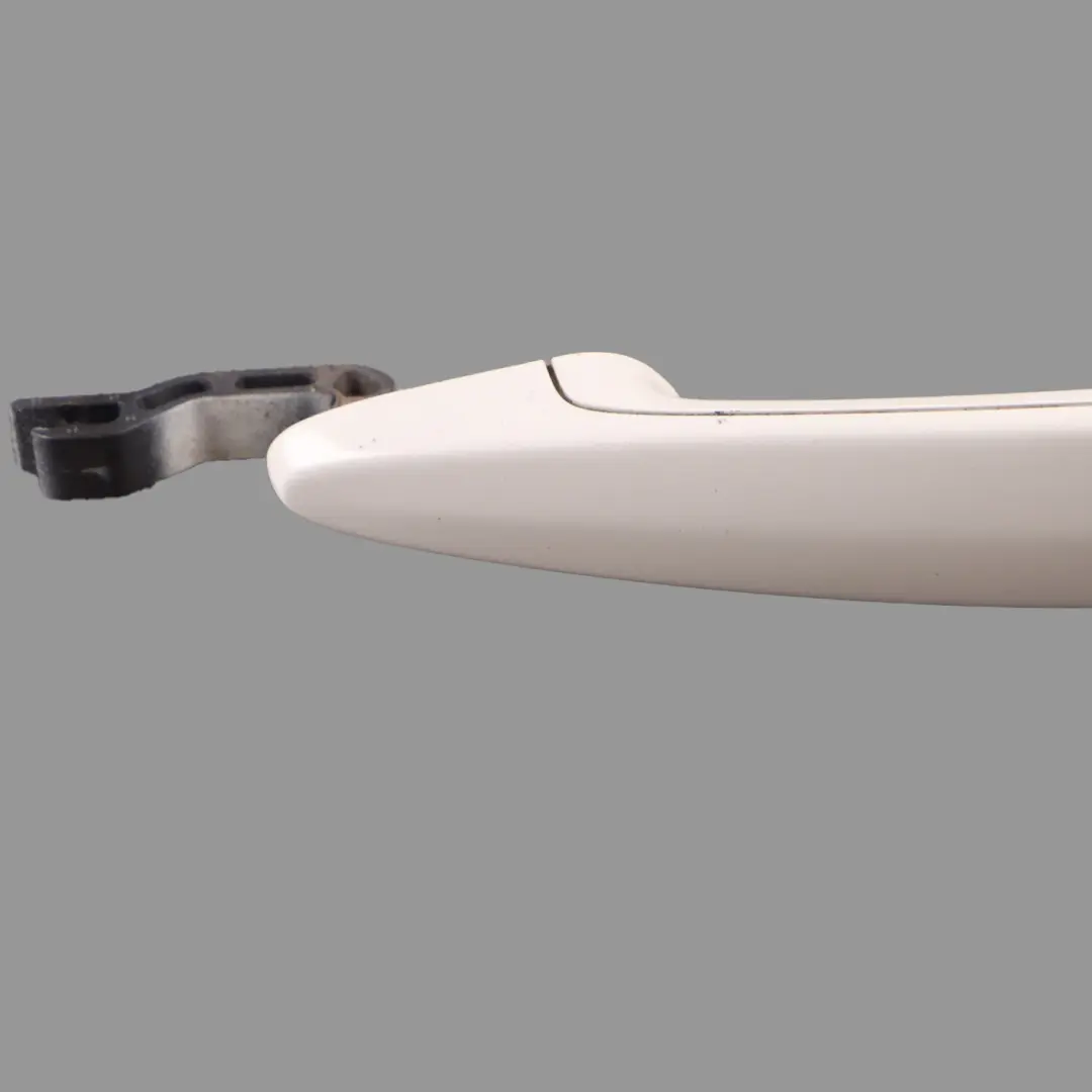 Manija puerta delantera izquierda Exterior Grab Alpine White - 300 para BMW X1 E84 con número de pieza 2992985 BMW X1 E84 Manija puerta delantera izquierda Exterior Grab Alpine White - 300 - SKU 2992985-AW - Número de pieza 2992985
