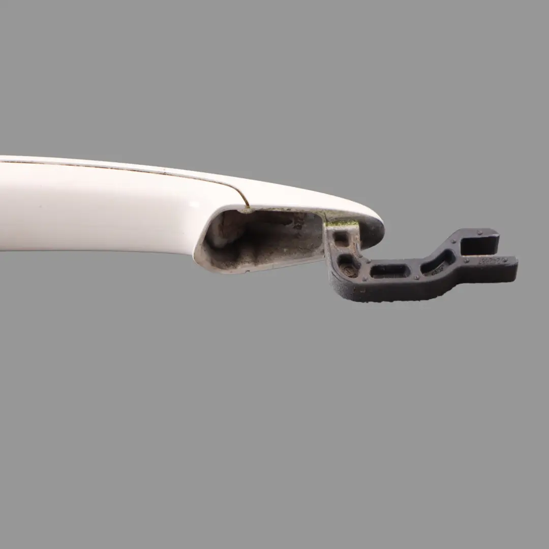 Manija puerta delantera izquierda Exterior Grab Alpine White - 300 para BMW X1 E84 con número de pieza 2992985 BMW X1 E84 Manija puerta delantera izquierda Exterior Grab Alpine White - 300 - SKU 2992985-AW - Número de pieza 2992985