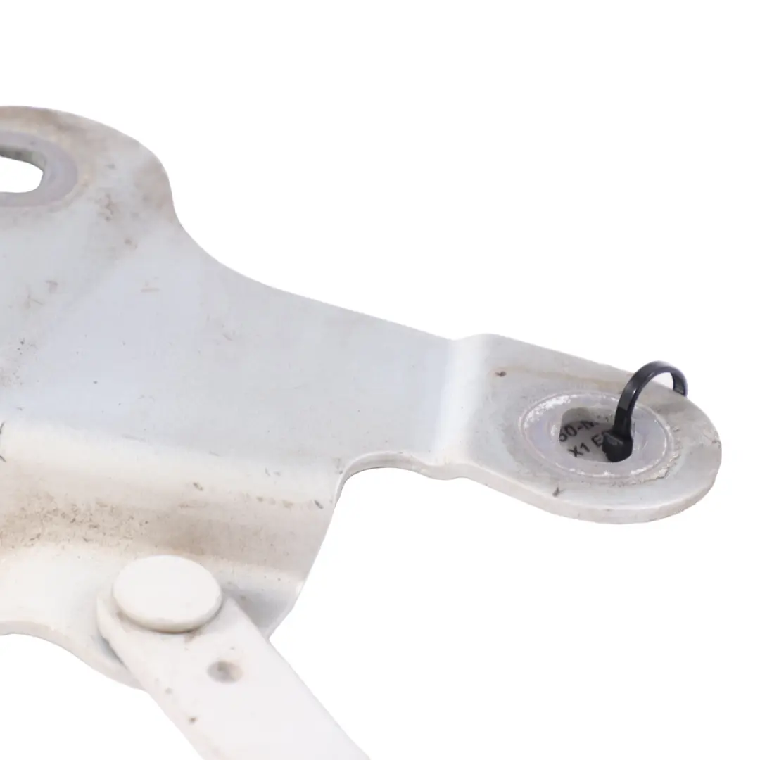 Zawias Maski Pokrywy Silnika Prawy Mineralweiss - A96 2990360 do BMW X1 E84 o numerze 2993150 BMW X1 E84 Zawias Maski Pokrywy Silnika Prawy Mineralweiss - A96 2990360 - SKU 2993150-MW - Numer Części 2993150