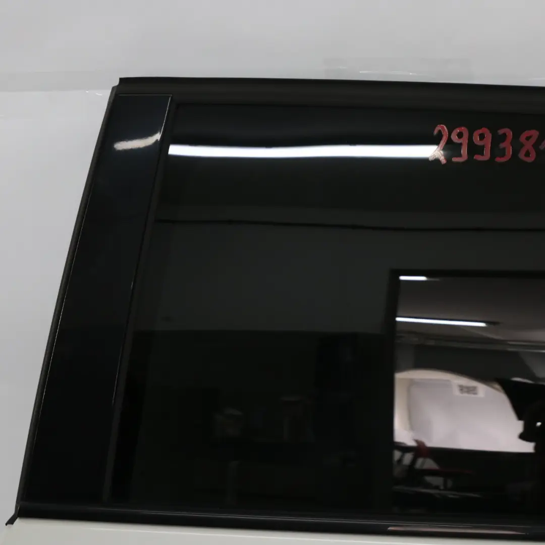 Porta posteriore sinistra Mineralweiss Mineral White Metallic - A96 per BMW X1 E84 con numero di parte 2993819 BMW X1 E84 Porta posteriore sinistra Mineralweiss Mineral White Metallic - A96 - SKU 2993819-MW1 - Numero di parte 2993819