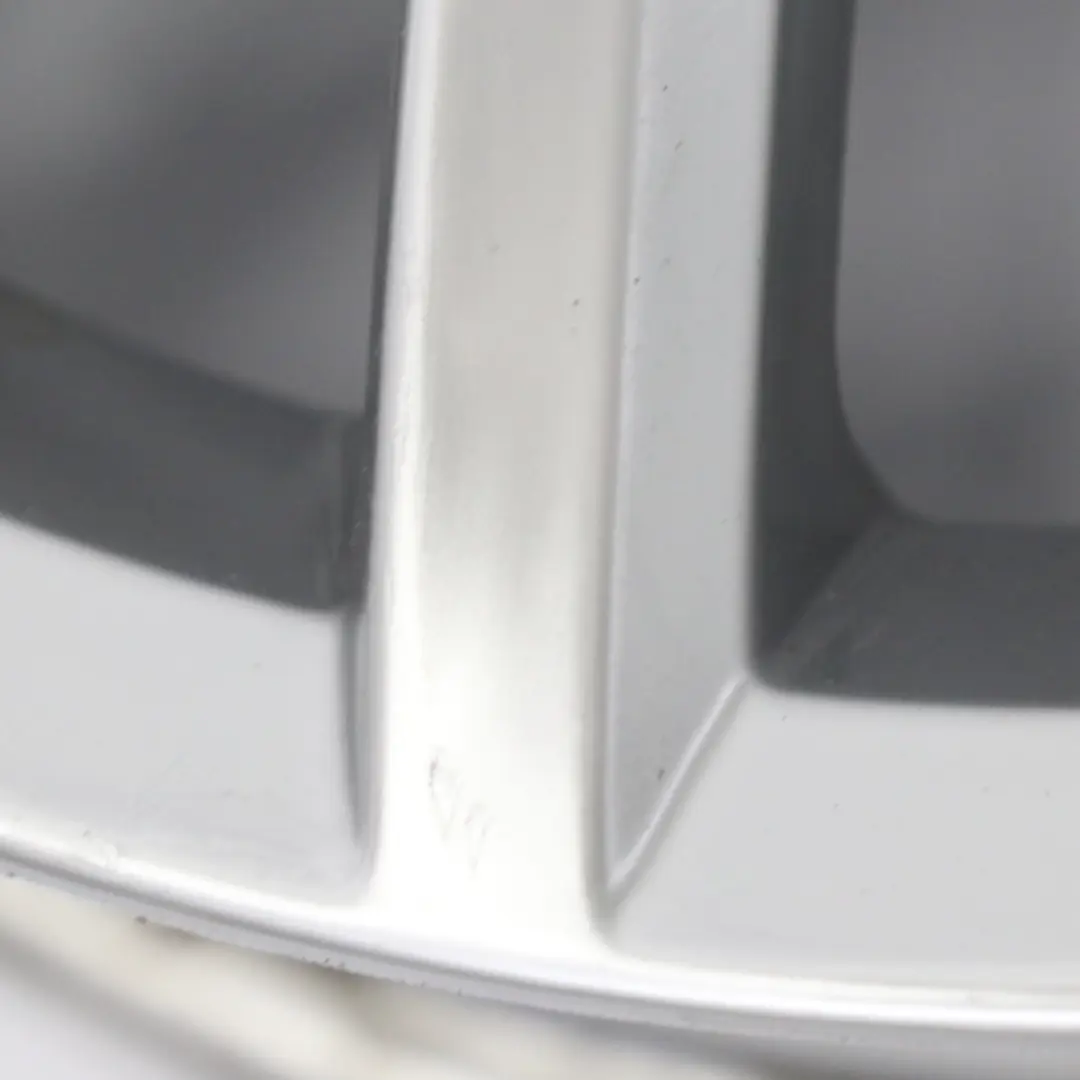 Srebrna Felga Aluminiowa 16" 6J ET:50 do VW Volkswagen Caddy o numerze 2K5601025J VW Volkswagen Caddy Srebrna Felga Aluminiowa 16" 6J ET:50 - SKU 2K5601025J-1 - Numer Części 2K5601025J