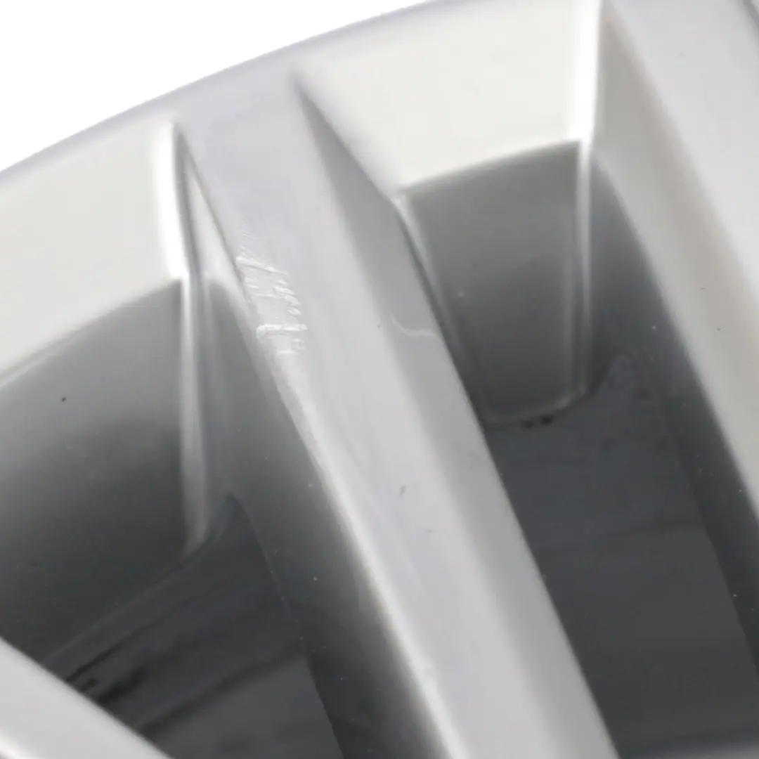 Srebrna Felga Aluminiowa 16" 6J ET:50 do VW Volkswagen Caddy o numerze 2K5601025J VW Volkswagen Caddy Srebrna Felga Aluminiowa 16" 6J ET:50 - SKU 2K5601025J-2 - Numer Części 2K5601025J