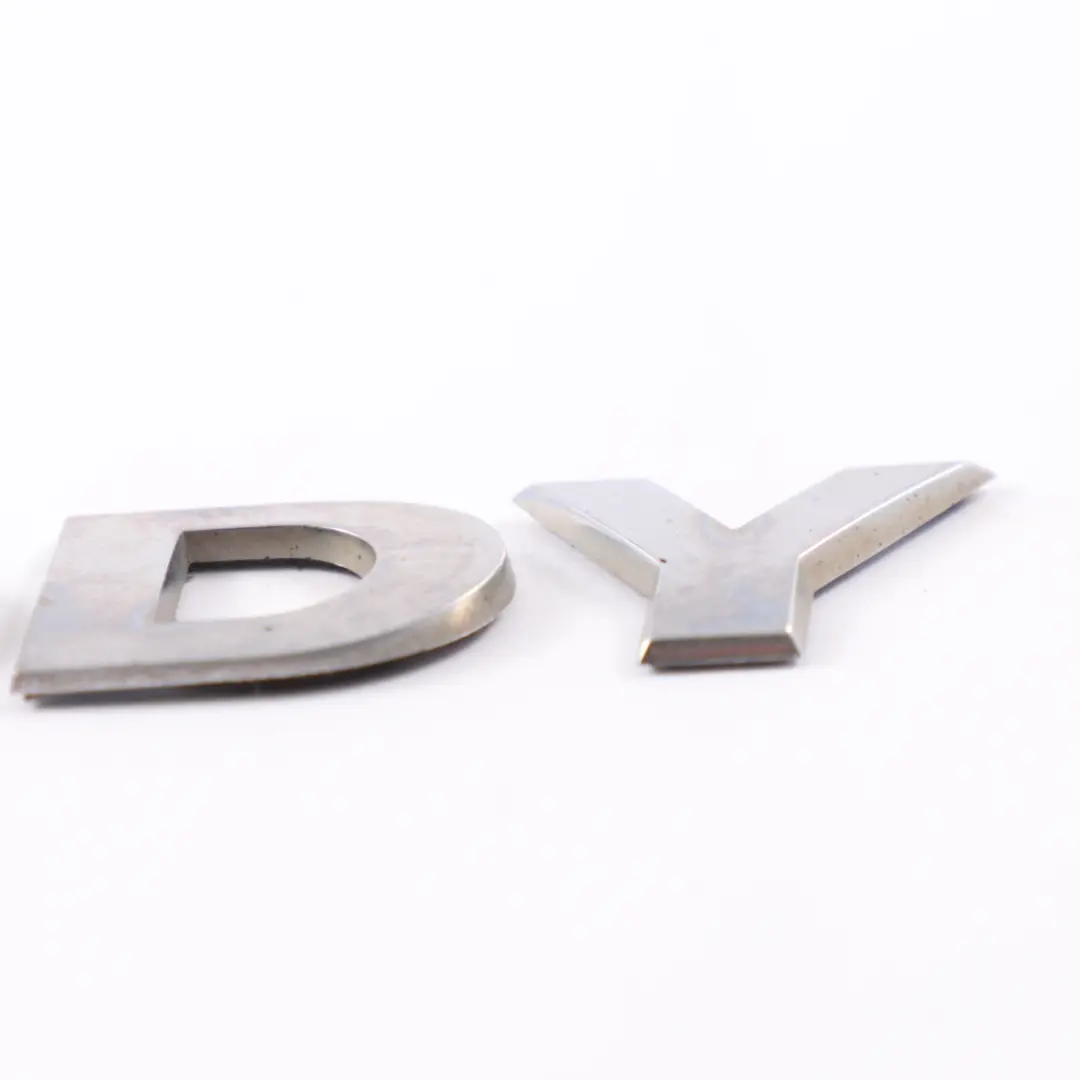 Emblema Lettering Trasero Caddy Trunk para Volkswagen Caddy Maxi Tailgate con número de pieza 2K5853687 Volkswagen Caddy Maxi Tailgate Emblema Lettering Trasero Caddy Trunk - SKU 2K5853687 - Número de pieza 2K5853687