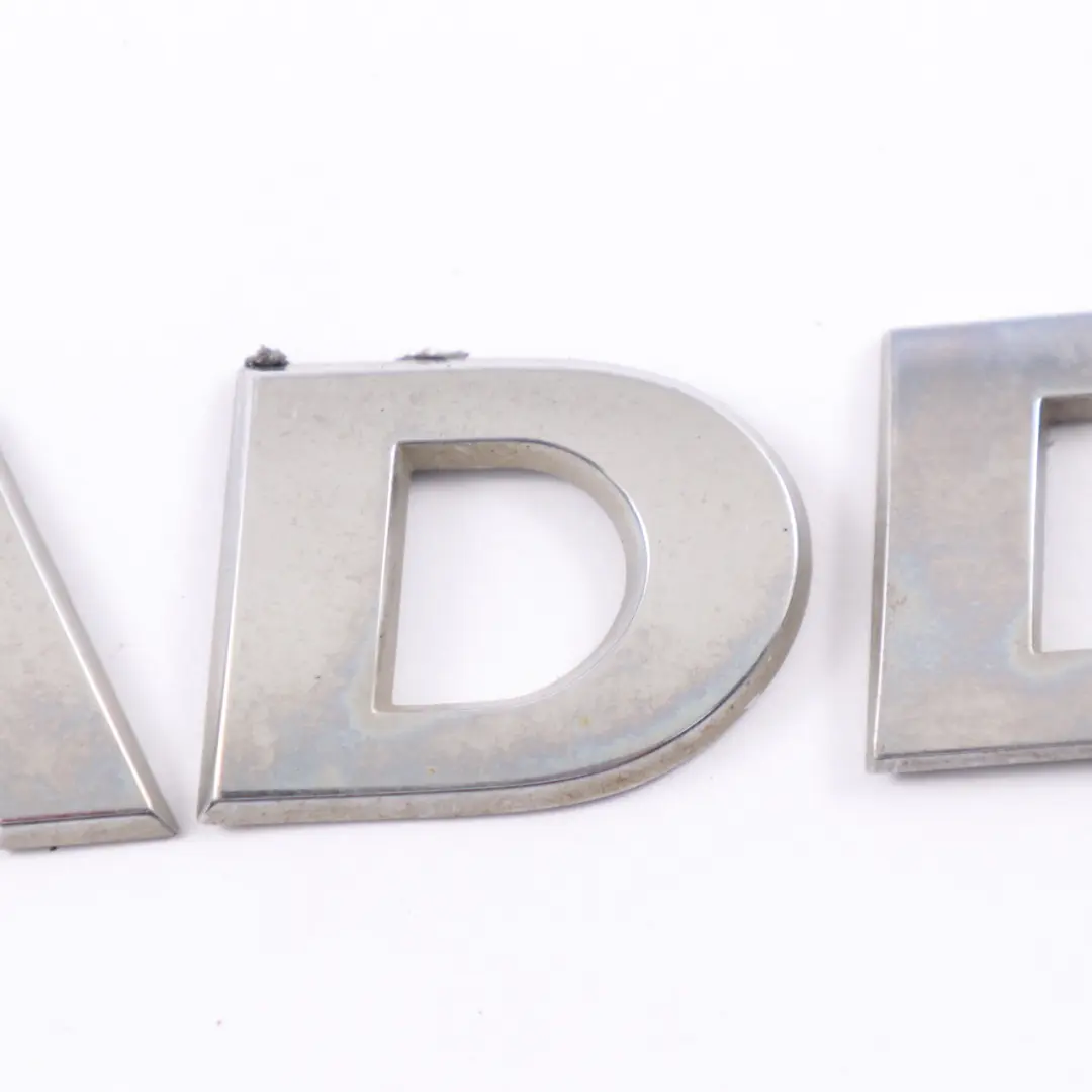 Emblema Lettering Trasero Caddy Trunk para Volkswagen Caddy Maxi Tailgate con número de pieza 2K5853687 Volkswagen Caddy Maxi Tailgate Emblema Lettering Trasero Caddy Trunk - SKU 2K5853687 - Número de pieza 2K5853687