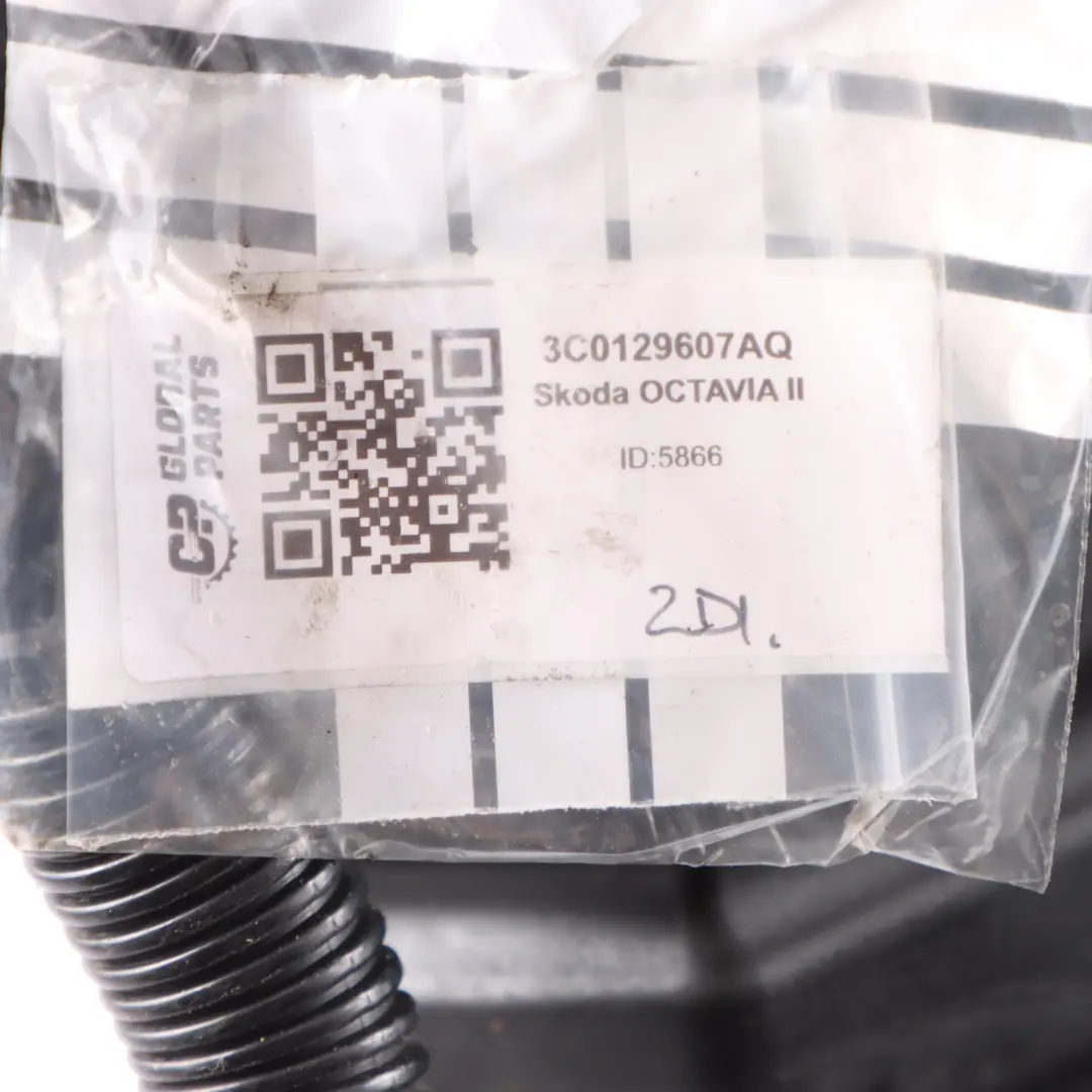 Caja filtro aire Silenciador admisión Caja filtro para Skoda Octavia II con número de pieza 3C0129607AQ Skoda Octavia II Caja filtro aire Silenciador admisión Caja filtro - SKU 3C0129607AQ - Número de pieza 3C0129607AQ