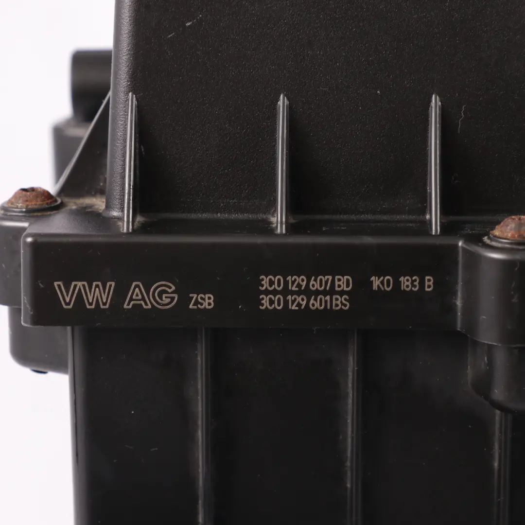 Caja filtro aire para Volkswagen Caddy Maxi Diesel 1.6 TDI con número de pieza 3C0129607BD Volkswagen Caddy Maxi Diesel 1.6 TDI Caja filtro aire - SKU 3C0129607BD - Número de pieza 3C0129607BD