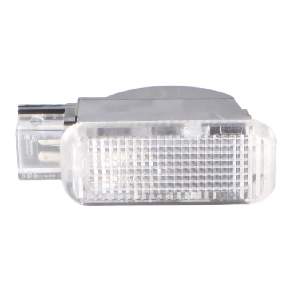 Lampe de courtoisie de l'intérieur de l'habitacle pour Audi A3 8P à propos du numéro de pièce 4B0947415A Audi A3 8P Lampe de courtoisie de l'intérieur de l'habitacle - SKU 4B0947415A - Numéro de pièce 4B0947415A