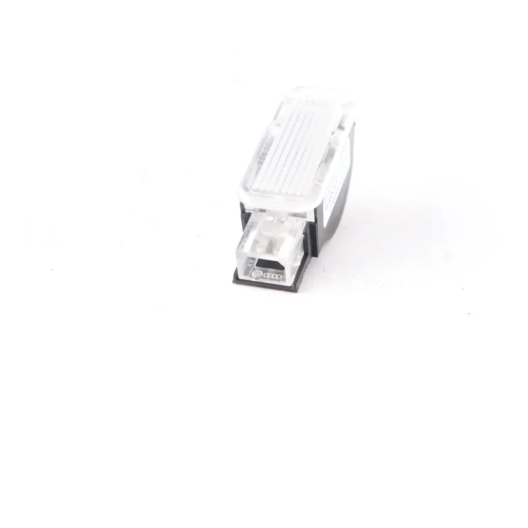 Audi A3 8P Lampe de courtoisie de l'intérieur de l'habitacle - SKU 4B0947415A - Numéro de pièce 4B0947415A