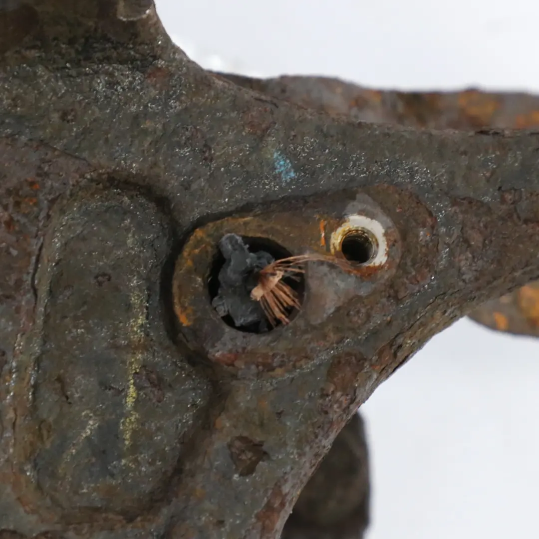 Steering Knuckle Front Left N/S Wheel Hub Carrier to Hyundai H1 with Part number 51715-4H200 Hyundai H1 Steering Knuckle Front Left N/S Wheel Hub Carrier - SKU 51715-4H200 - Part number 51715-4H200