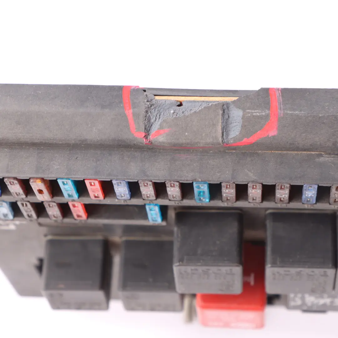 85CF Fuse Box Module Electrical Relay Control Unit to DAF with Part number 518171004 DAF 85CF Fuse Box Module Electrical Relay Control Unit - SKU 518171004 - Part number 518171004