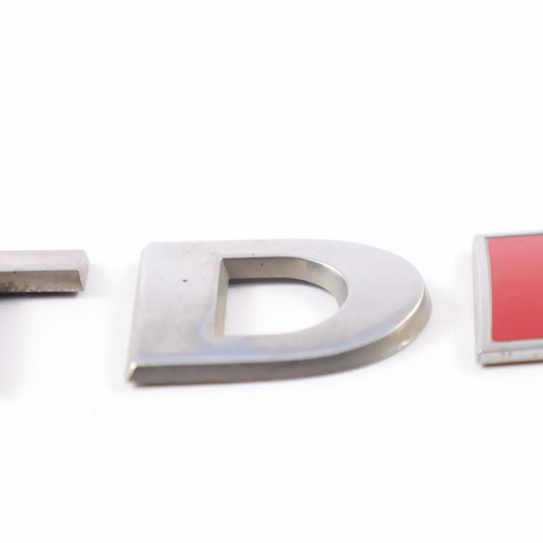 Emblema portón trasero Insignia maletero TDI para Volkswagen Caddy Maxi con número de pieza 5K0853675AP Volkswagen Caddy Maxi Emblema portón trasero Insignia maletero TDI - SKU 5K0853675AP - Número de pieza 5K0853675AP