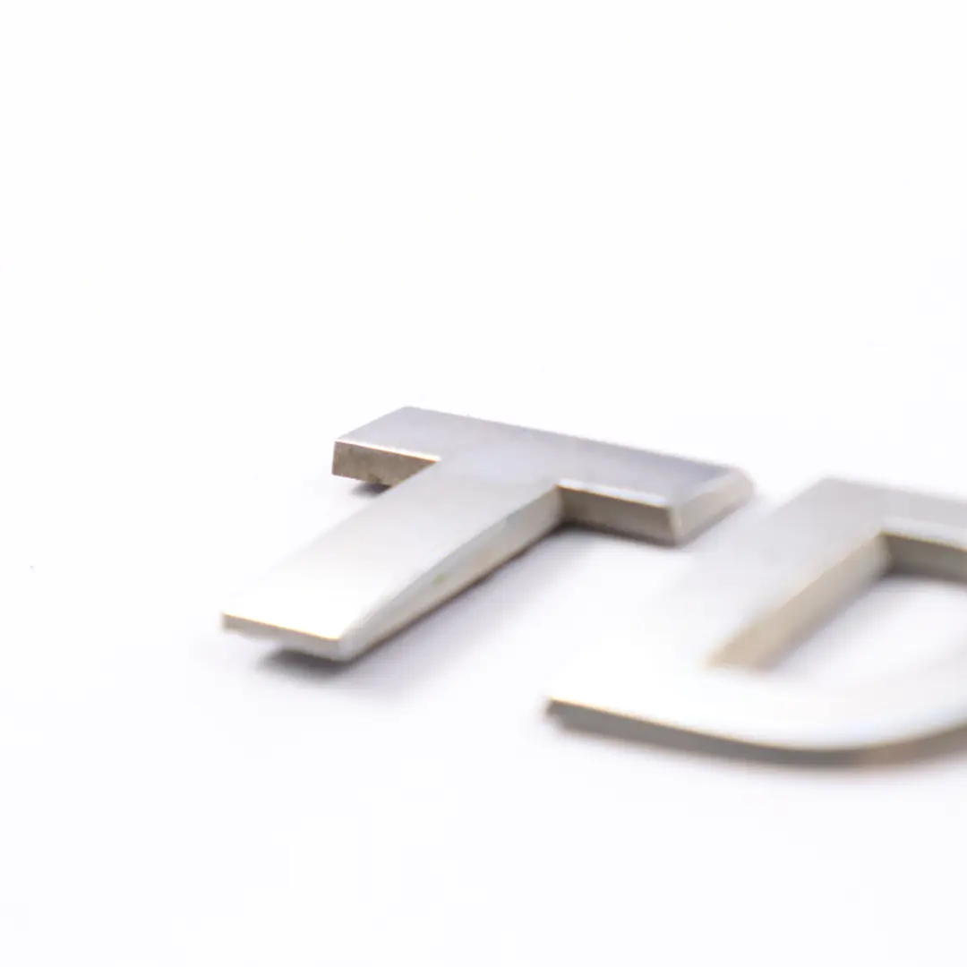 Heck Klappen Emblem Hinten TDI Abzeichen für Volkswagen Caddy Maxi mit Teilenummer 5K0853675AP Volkswagen Caddy Maxi Heck Klappen Emblem Hinten TDI Abzeichen - SKU 5K0853675AP - Teilenummer 5K0853675AP