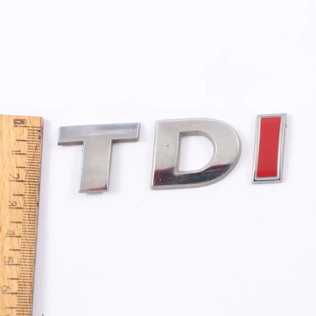 Portellone posteriore Emblema TDI Baule per Volkswagen Caddy Maxi con numero di parte 5K0853675AP Volkswagen Caddy Maxi Portellone posteriore Emblema TDI Baule - SKU 5K0853675AP - Numero di parte 5K0853675AP