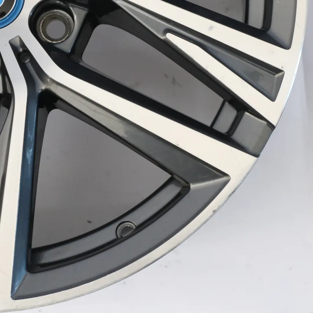 Cerchio in lega leggera 18" 9J ET:42 Doppie razze 853 per BMW i4 G26 con numero di parte 6896770 BMW i4 G26 Cerchio in lega leggera 18" 9J ET:42 Doppie razze 853 - SKU 6896770-2 - Numero di parte 6896770