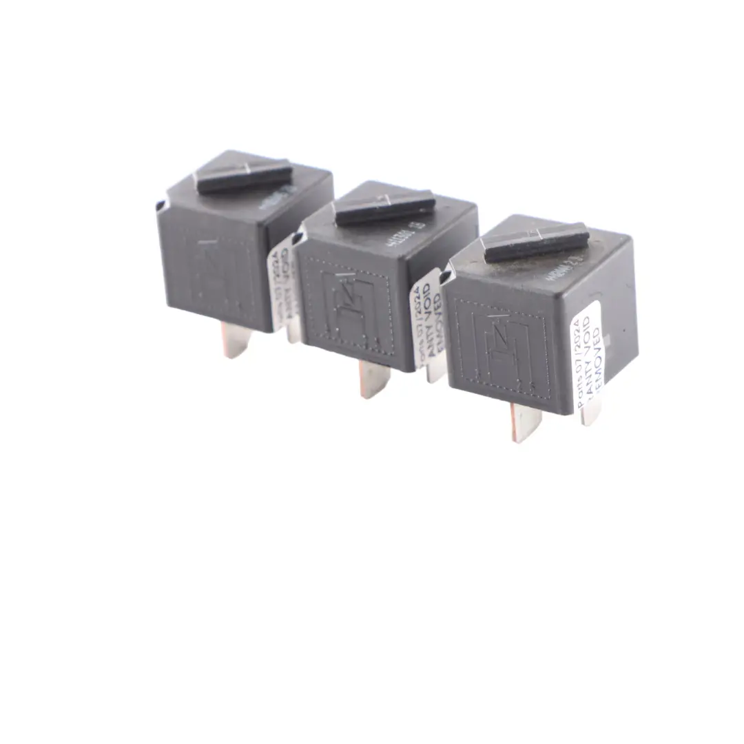 3X Relais BMW E60 E87 E90 F10 F30 4 Pin Tyco Satz Schwarz für mit Teilenummer 6901469 3X Relais BMW E60 E87 E90 F10 F30 4 Pin Tyco Satz Schwarz - SKU 6901469-2 - Teilenummer 6901469