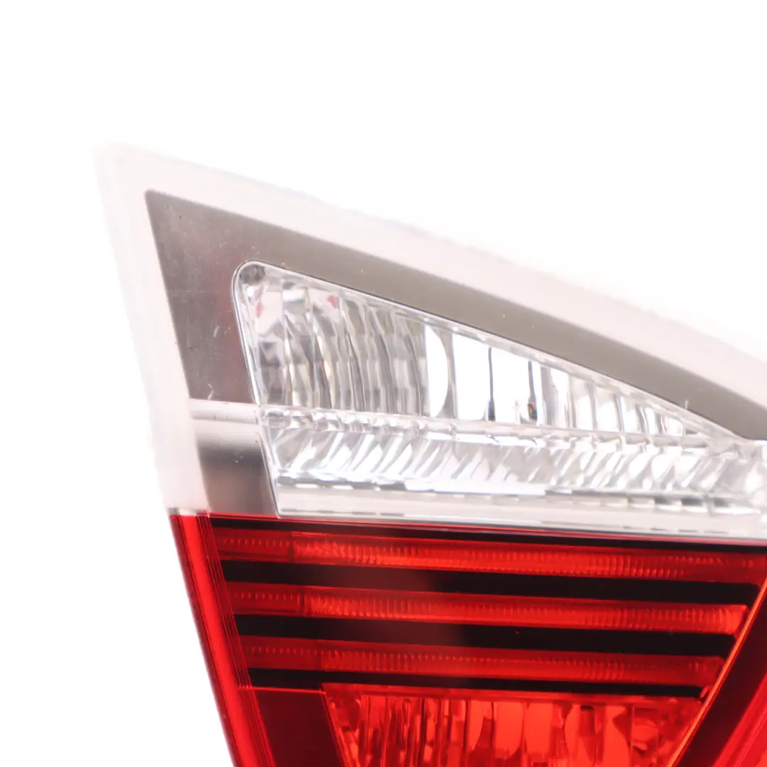 BMW E90 Feu arrière gauche dans le couvercle du coffre - SKU 6937459-4 - Numéro de pièce 6937459