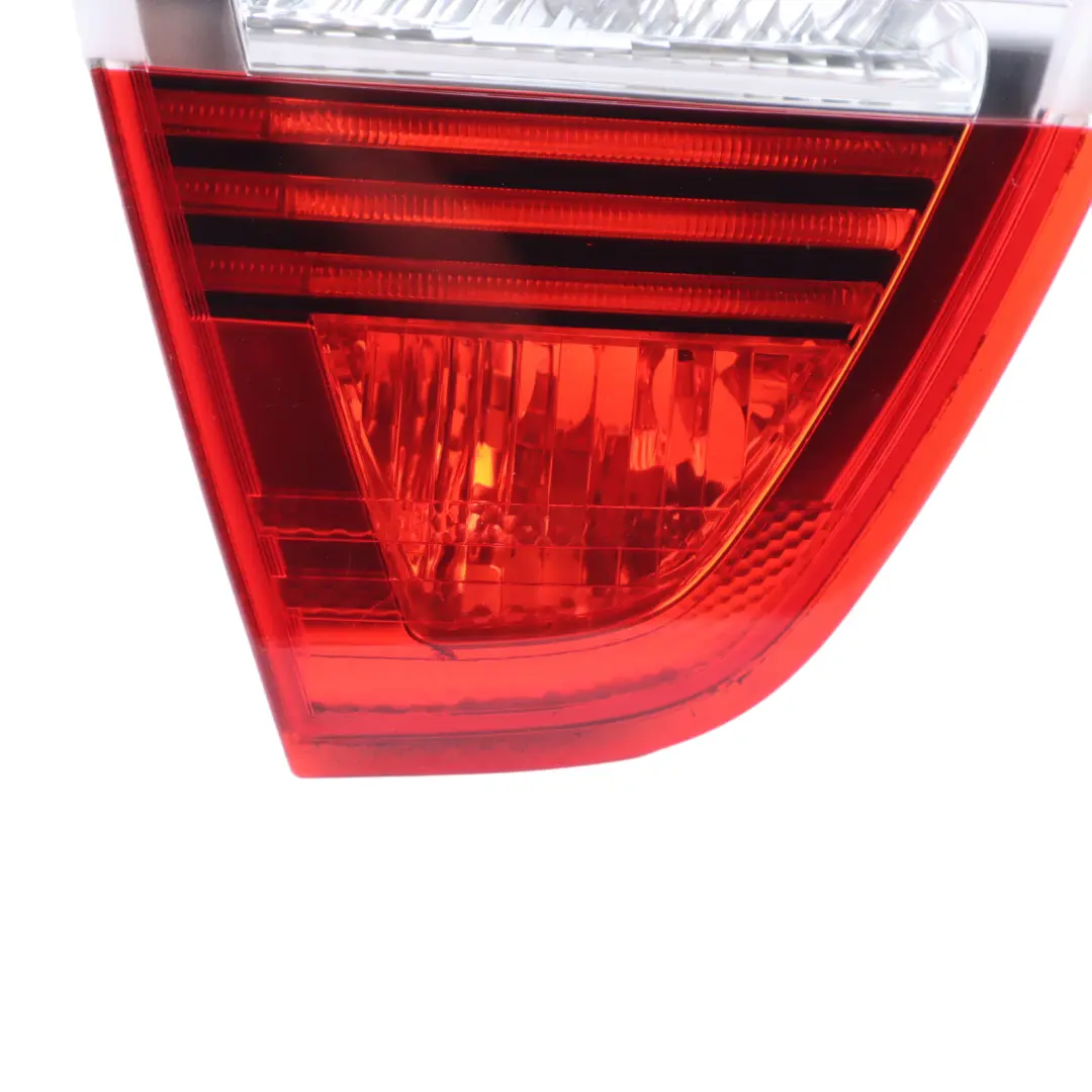 BMW E90 Feu arrière gauche dans le couvercle du coffre - SKU 6937459-4 - Numéro de pièce 6937459