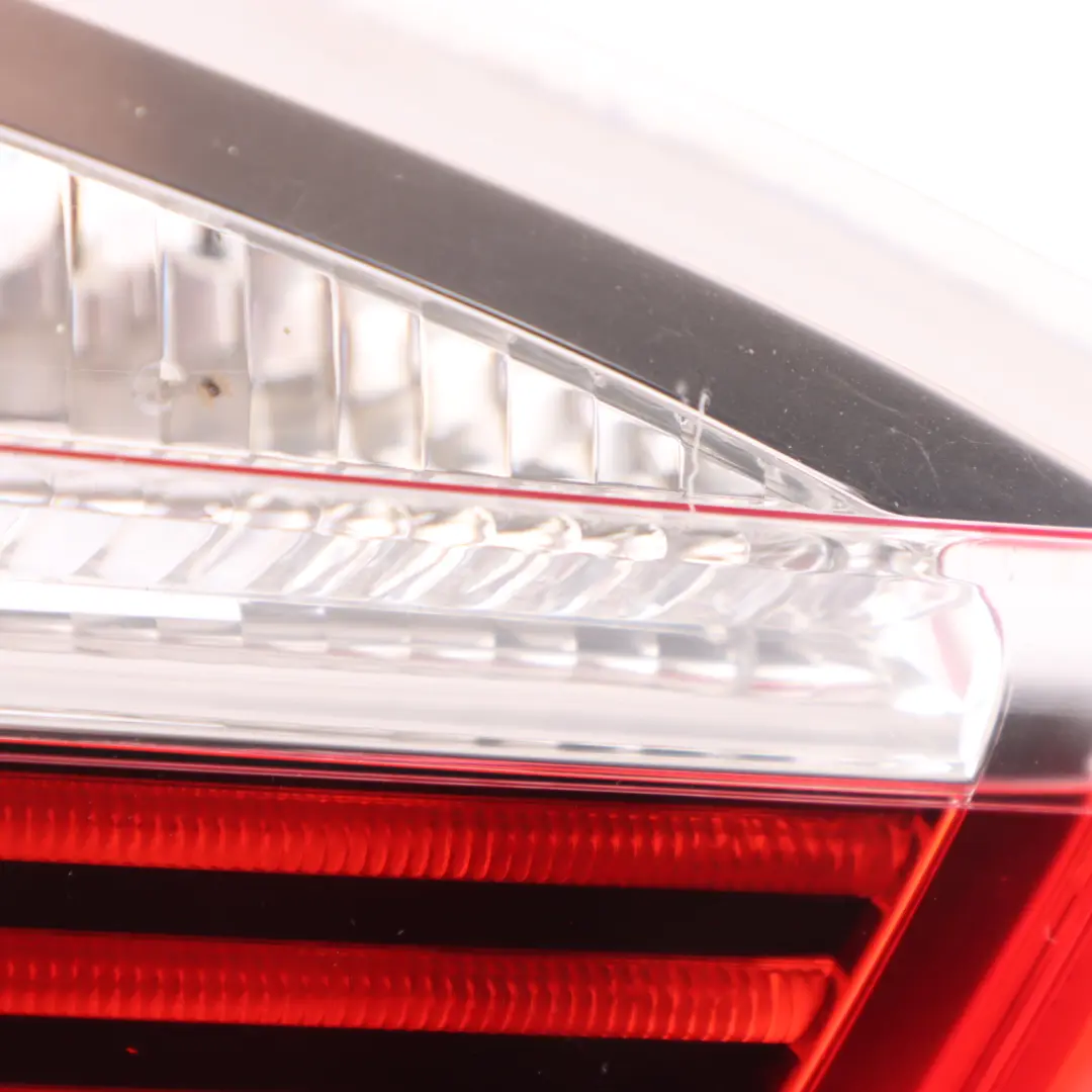 BMW E90 Feu arrière gauche dans le couvercle du coffre - SKU 6937459-4 - Numéro de pièce 6937459