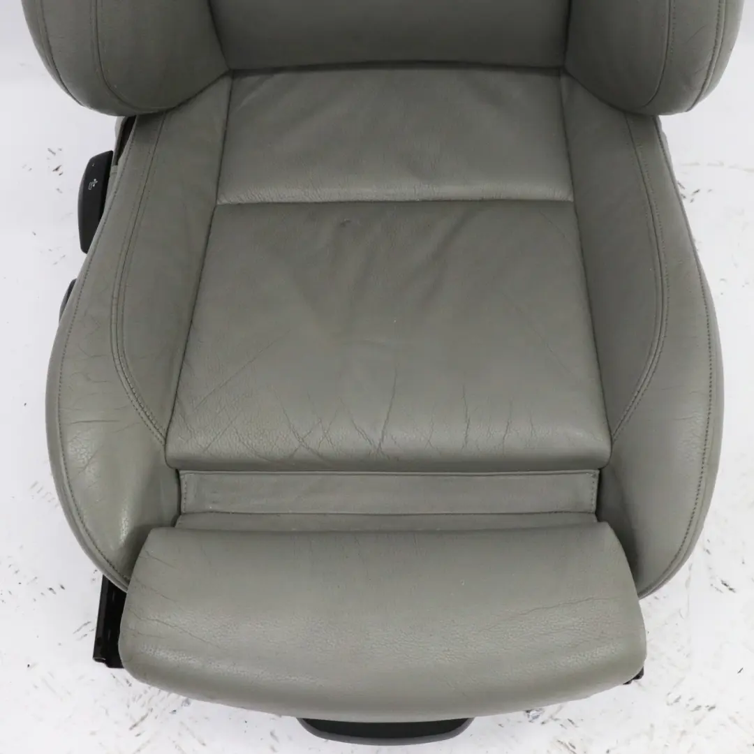 Fotel Przedni Prawy M Sport Podgrzewany Szary Skóra Dakota do BMW E90 E91 o numerze 6956398 BMW E90 E91 Fotel Przedni Prawy M Sport Podgrzewany Szary Skóra Dakota - SKU 6956398-1 - Numer Części 6956398