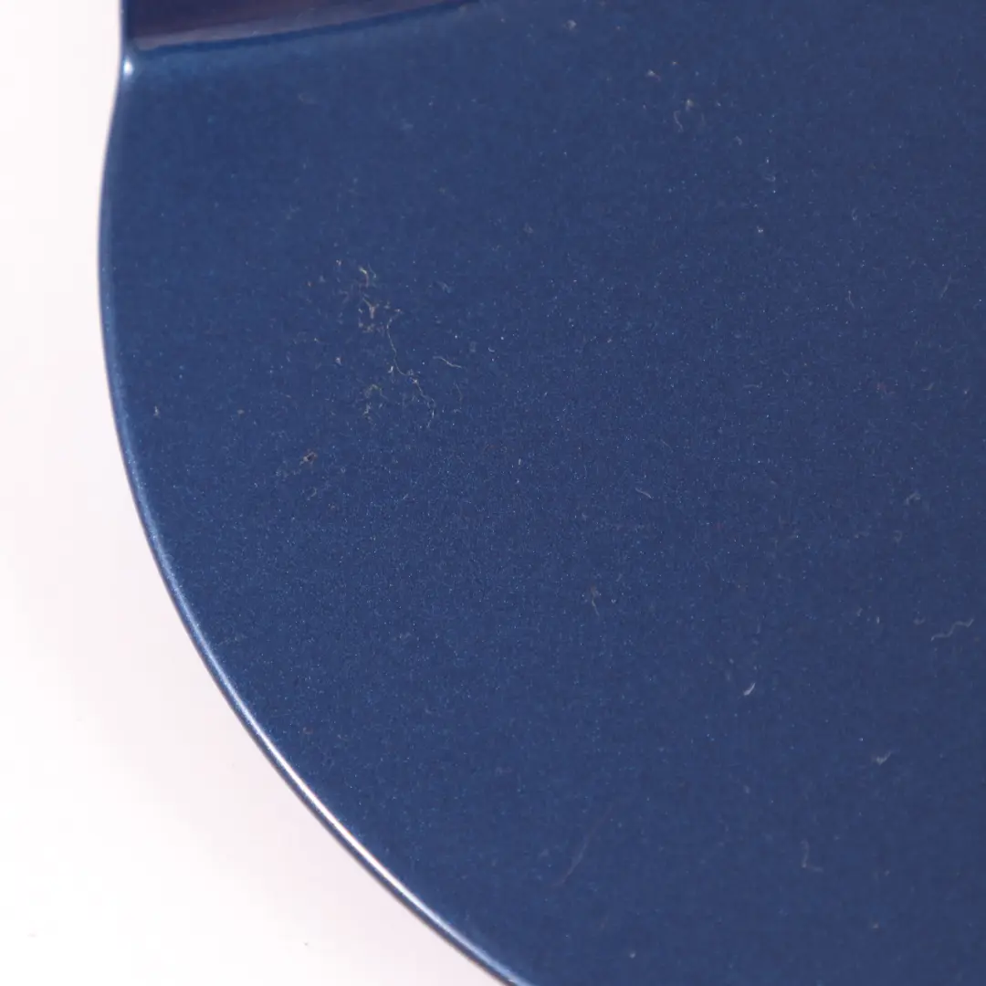 BMW E87 Couvercle la trappe remplissage carburant Le Mans Bleu 381 - SKU 7060691-LMB2 - Numéro de pièce 7060691