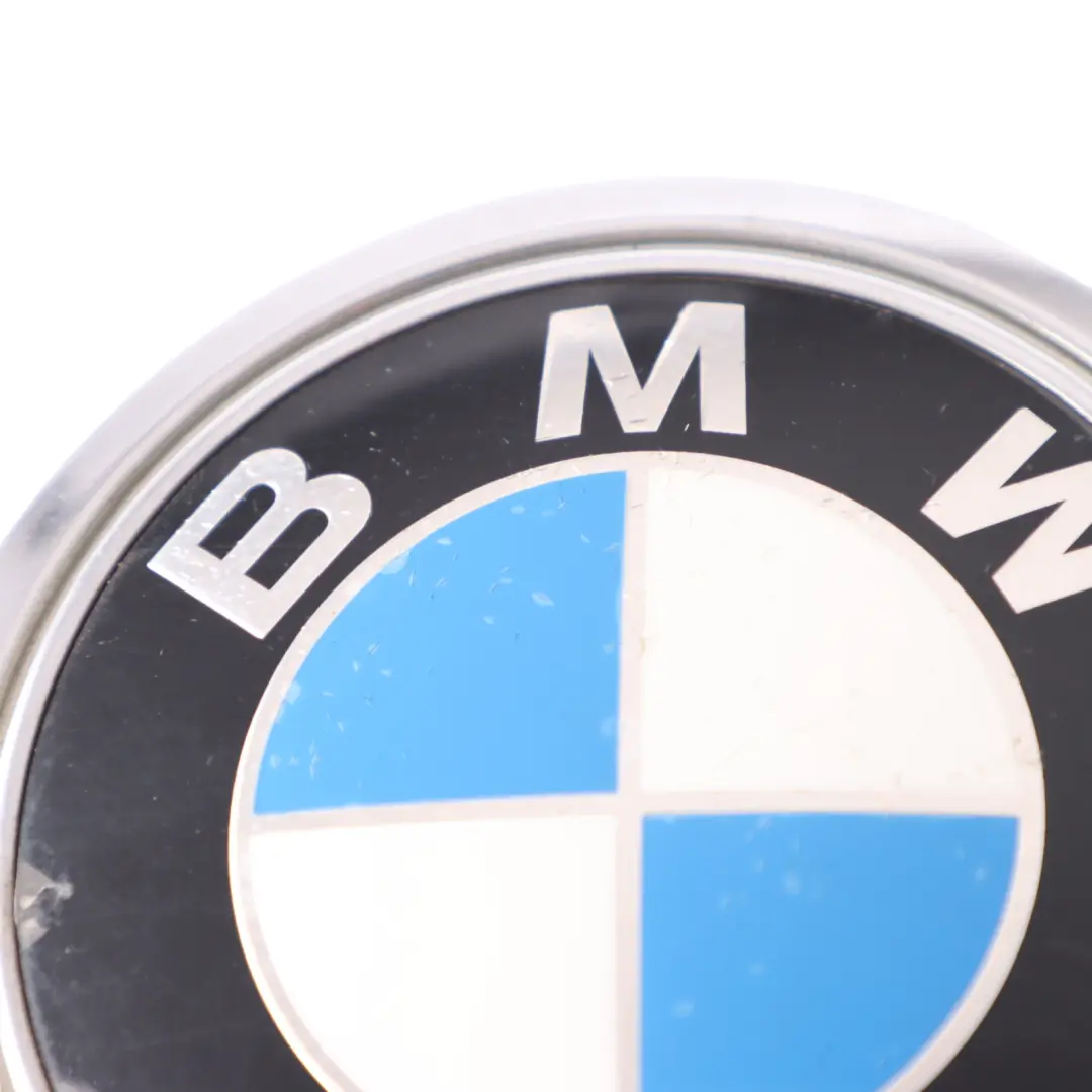 Plakette Logo Emblem Hinten 5114 für BMW 7 er E65 E66 mit Teilenummer 7135356 BMW 7 er E65 E66 Plakette Logo Emblem Hinten 5114 - SKU 7135356-1 - Teilenummer 7135356